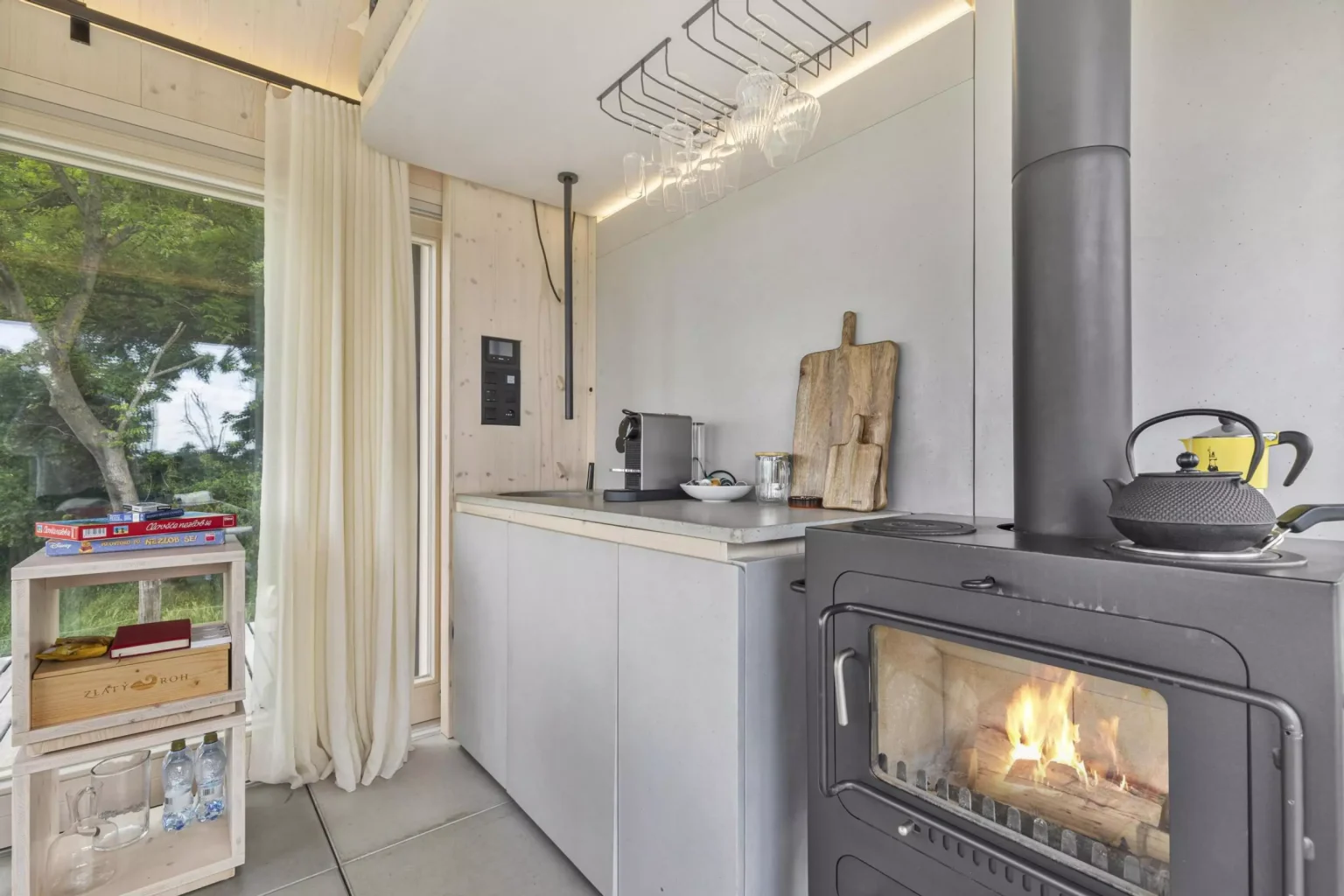cuisine mini maison de 20m2 Cabin Devín par Ark-Shelter