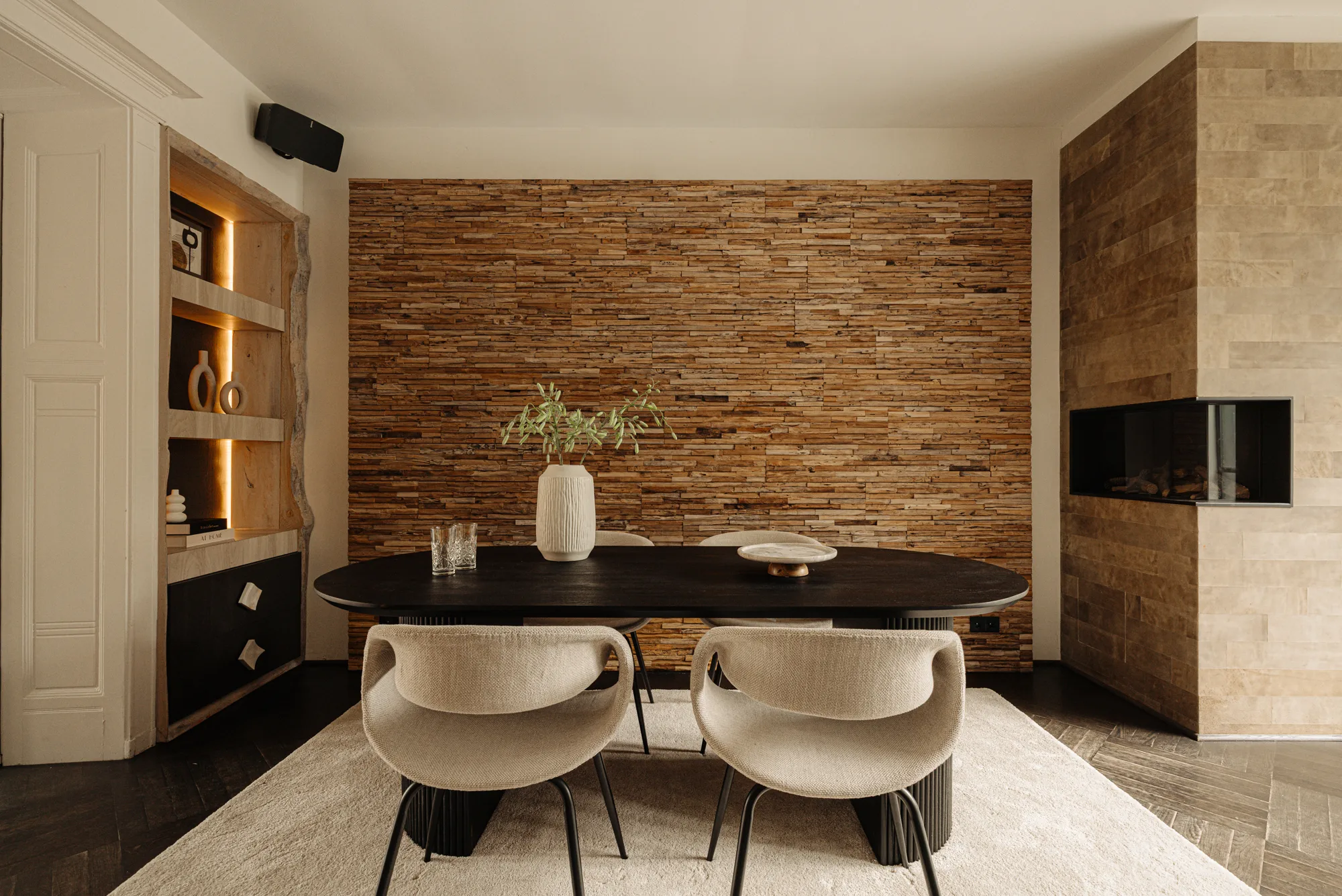 salle à manger mur de briques décoration contemporaine