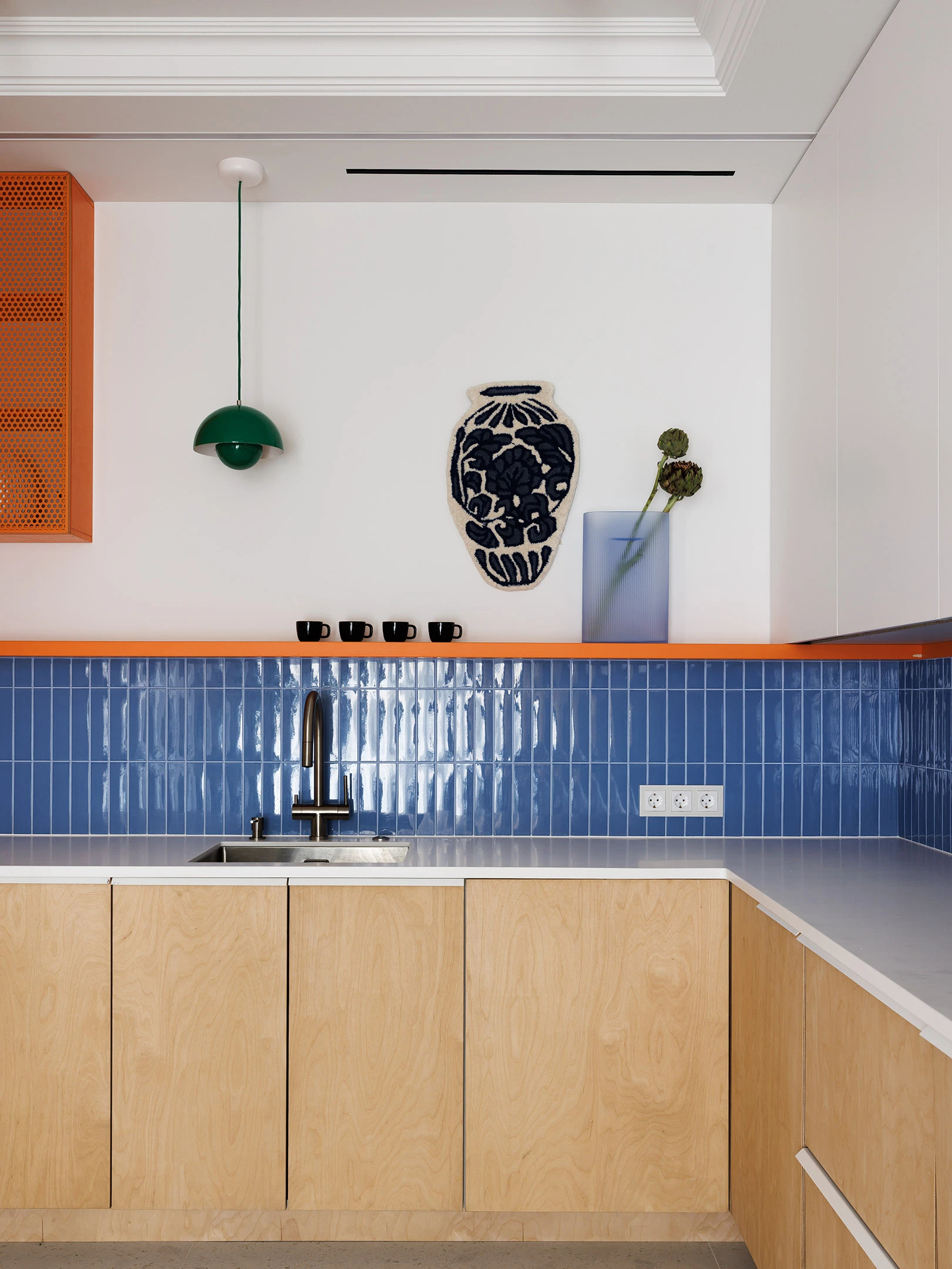 cuisine bois carrelage bleu et orange décoration design colorée cuisine bois carrelage bleu et orange décoration design colorée