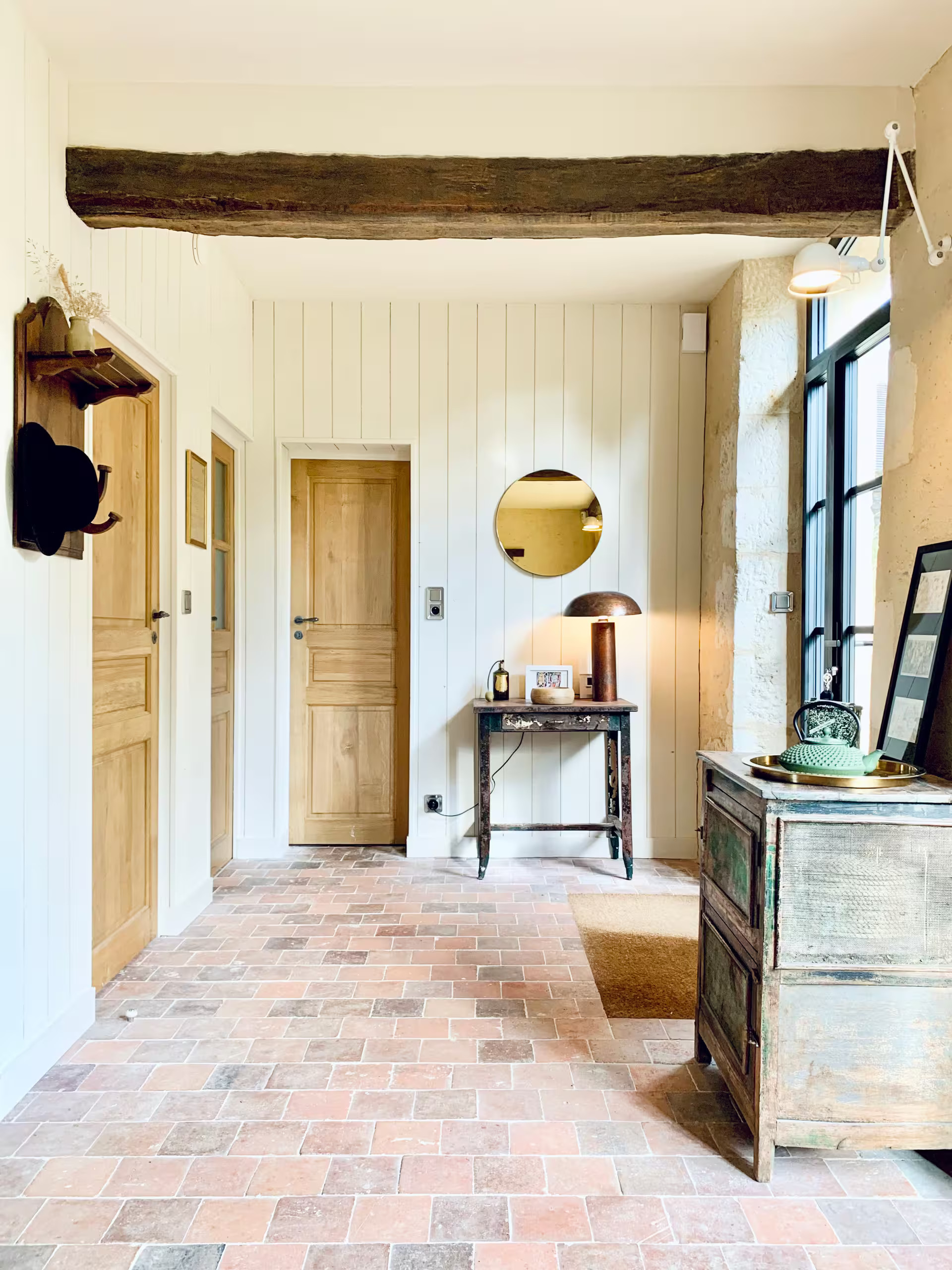 entrance rustic chic decor countryside France La Clef des Champs