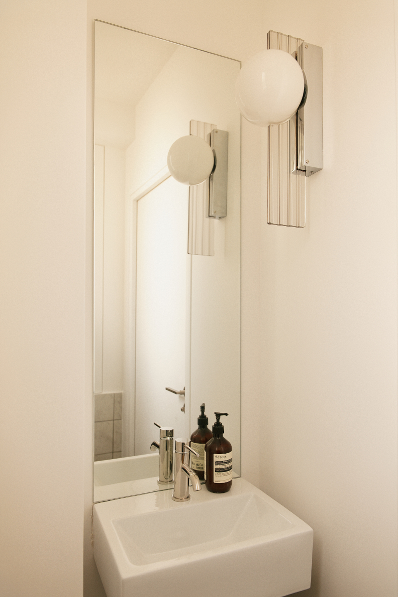salle de bain décoration contemporaine appartement haussmannien Paris 50m2 Photo : © Oracle Paris
