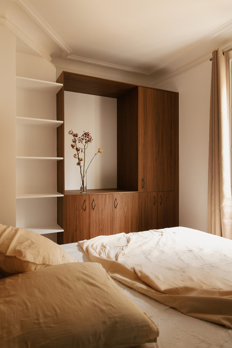 chambre décoration contemporaine appartement haussmannien Paris 50m2 Photo : © Oracle Paris