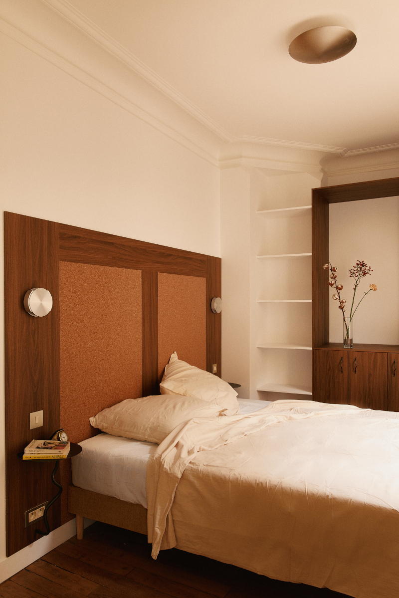 chambre décoration contemporaine appartement haussmannien Paris 50m2 Photo : © Oracle Paris