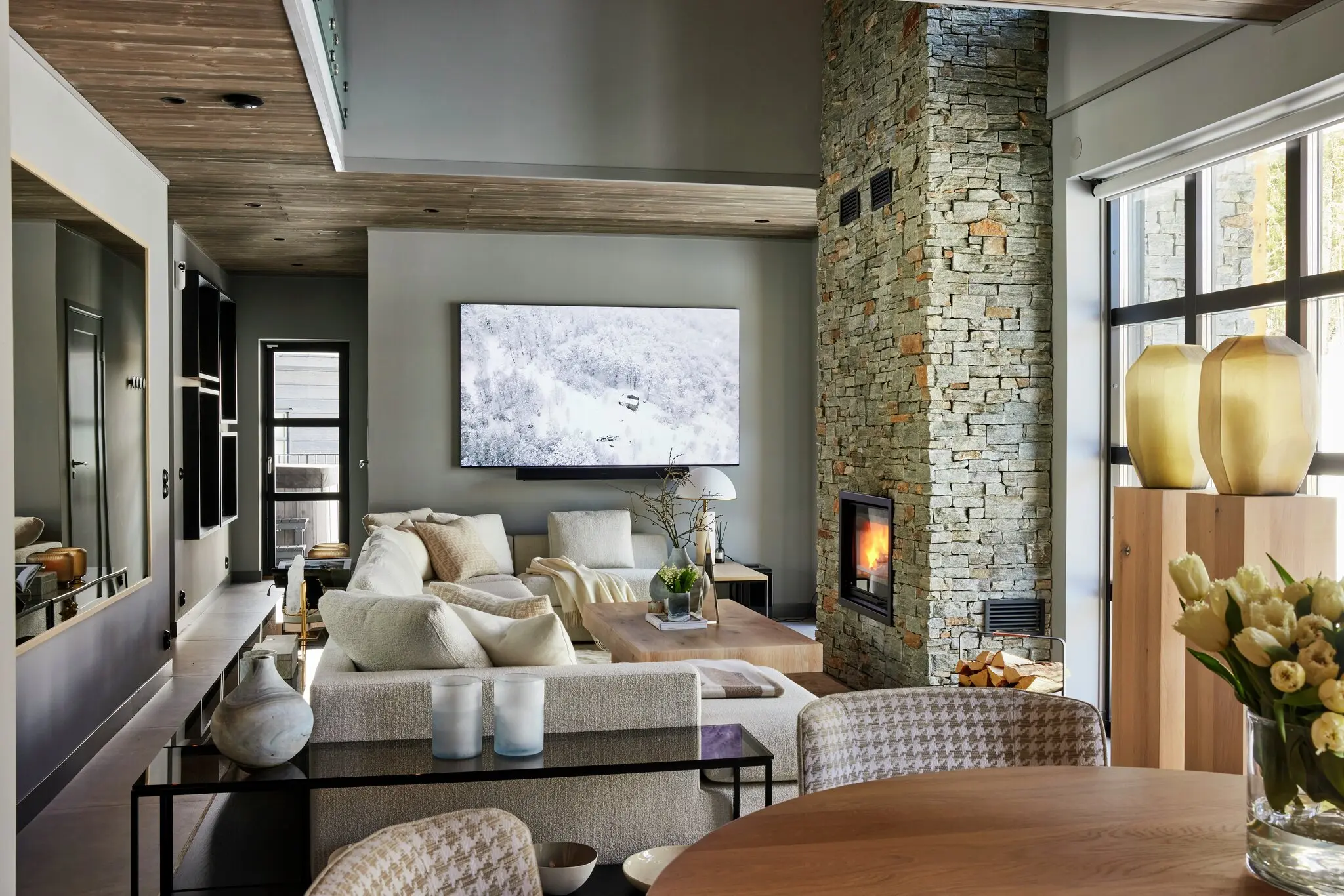 Un appartement moderne de montagne à l’élégance nordique