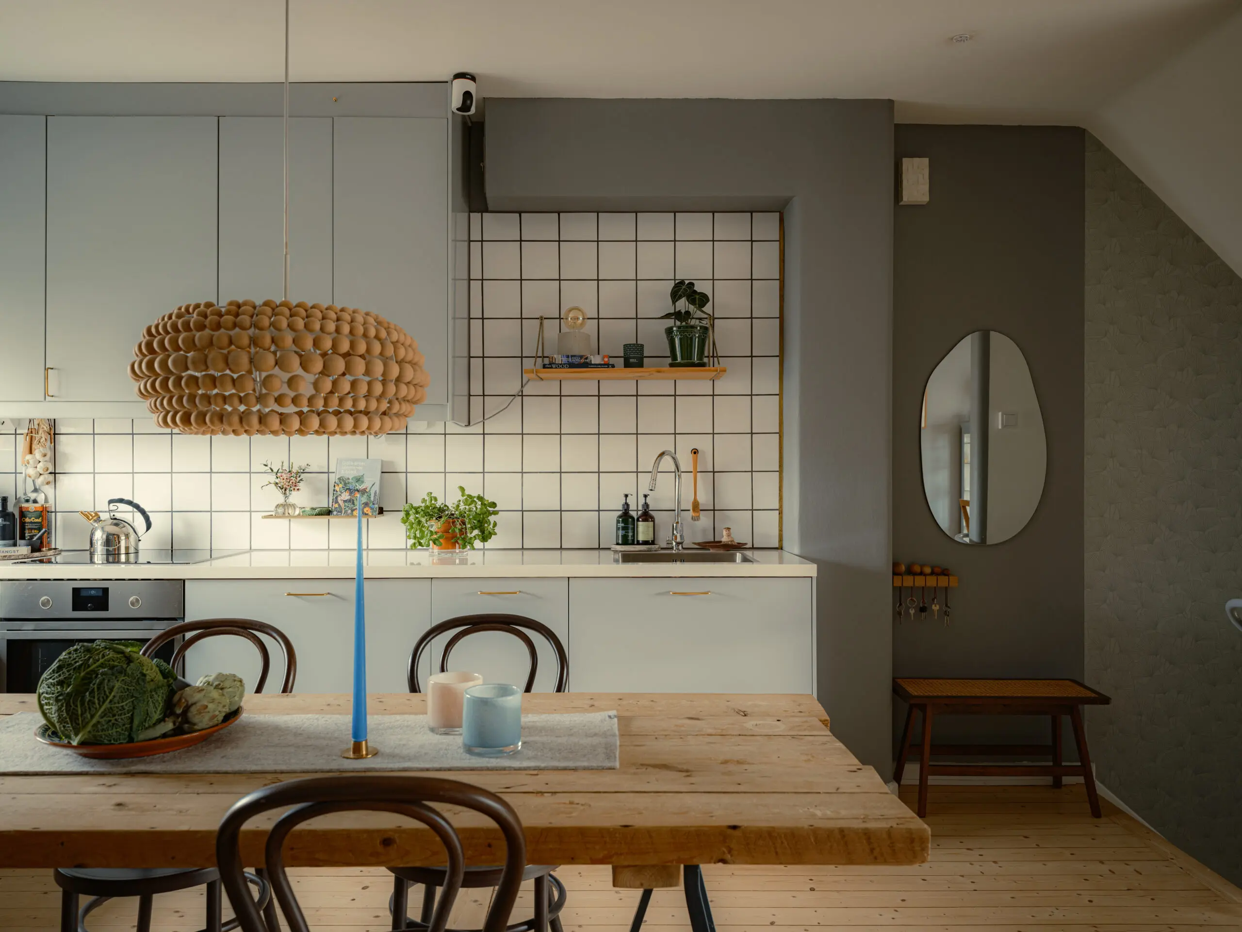 Un appartement de 53m2 à la décoration apaisante en gris bleu