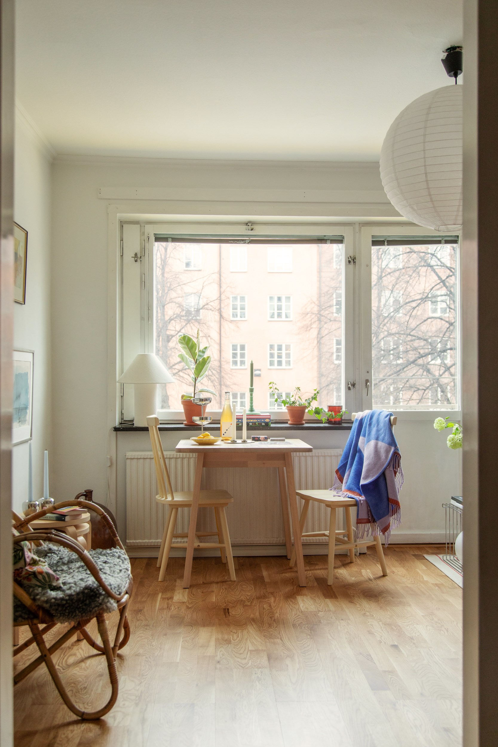 pièce principale studio 21m2 décoration colorée et scandinave pièce principale studio 21m2 décoration colorée et scandinave