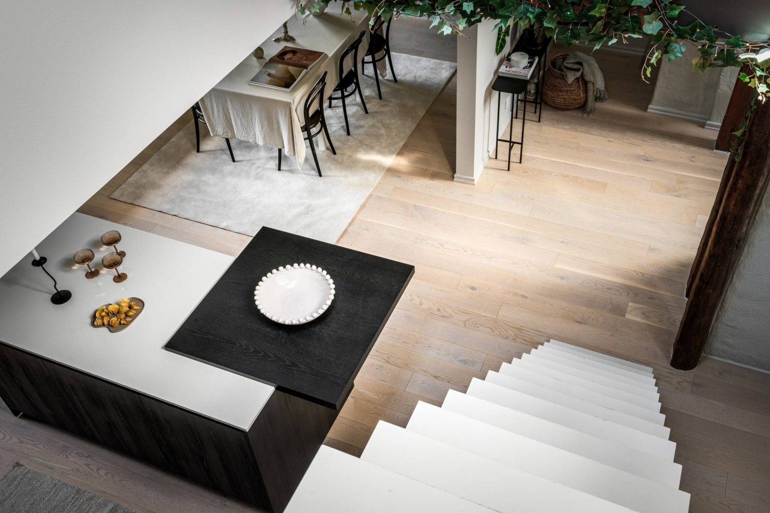 cuisine et escalier appartement décoration scandinave