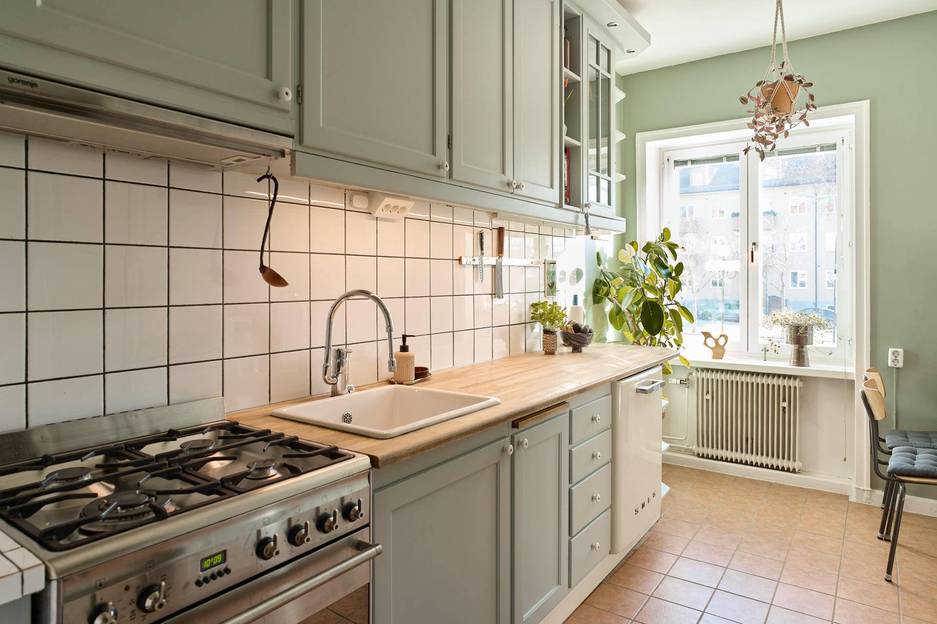 cuisine verte avec espace repas décoration scandinave et vintage cuisine verte avec espace repas décoration scandinave et vintage