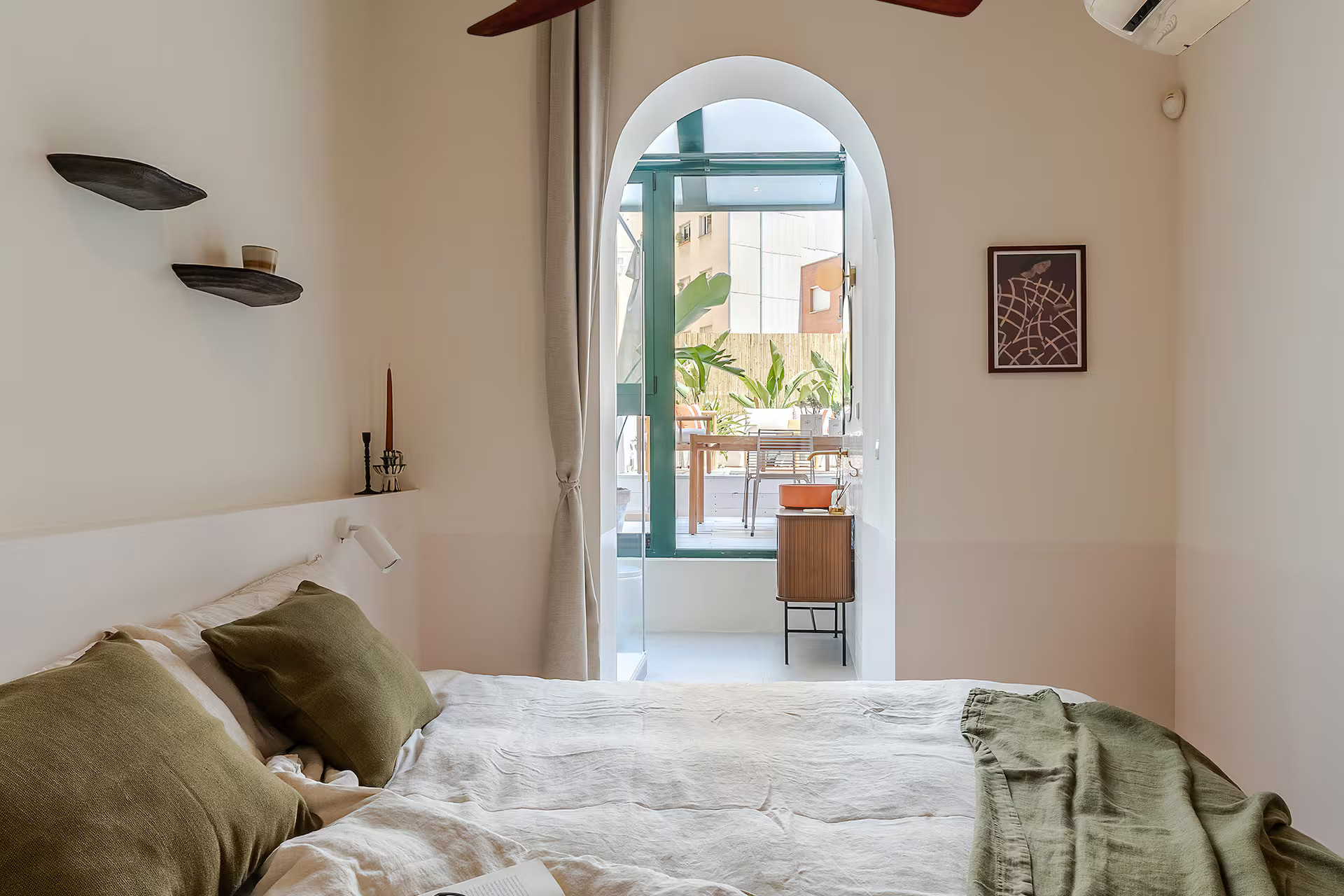 bedroom with beams and bathroom modern apartment Barcelona