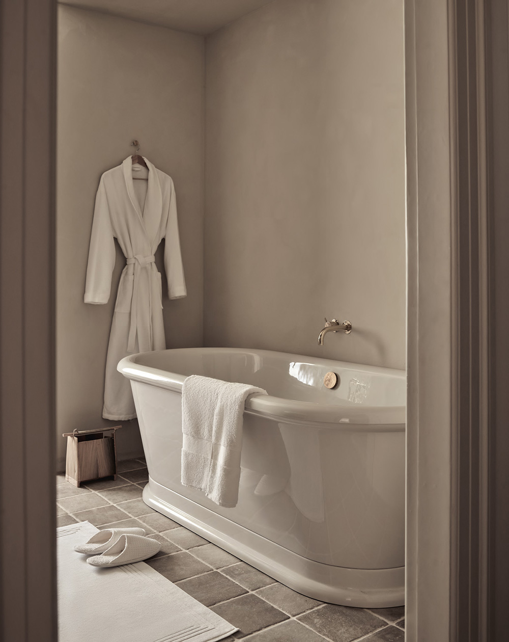 salle de bain classique chic avec baignoire îlot salle de bain classique chic avec baignoire îlot