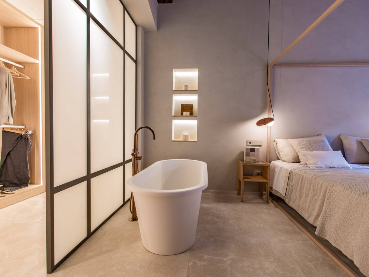 chambre avec dressing et salle de bain décoration contemporaine maison de ville Majorque avec mini piscine chambre avec dressing et salle de bain décoration contemporaine maison de ville Majorque avec mini piscine