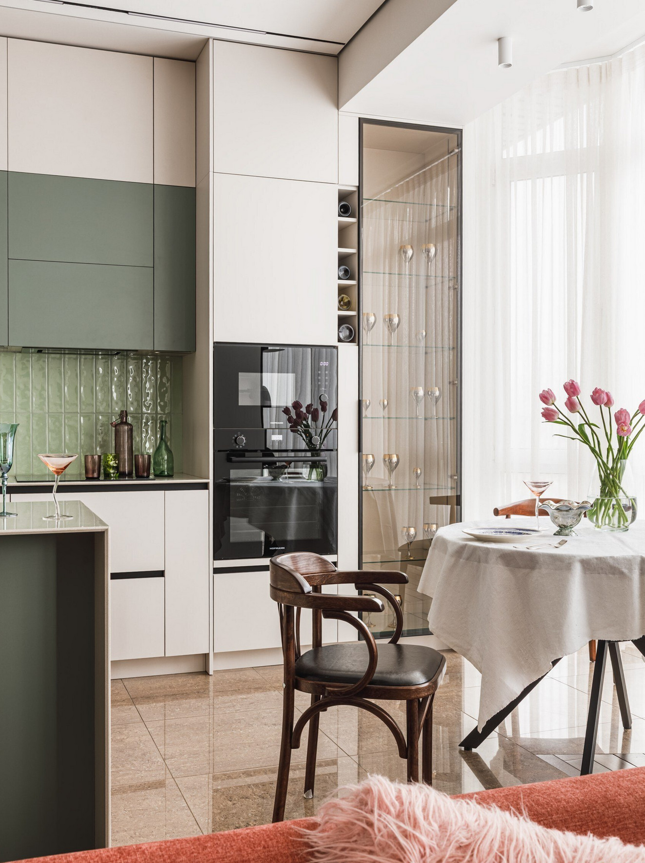 cuisine verte et blanche design et salon canapé rose décoration contemporaine cuisine verte et blanche design et salon canapé rose décoration contemporaine