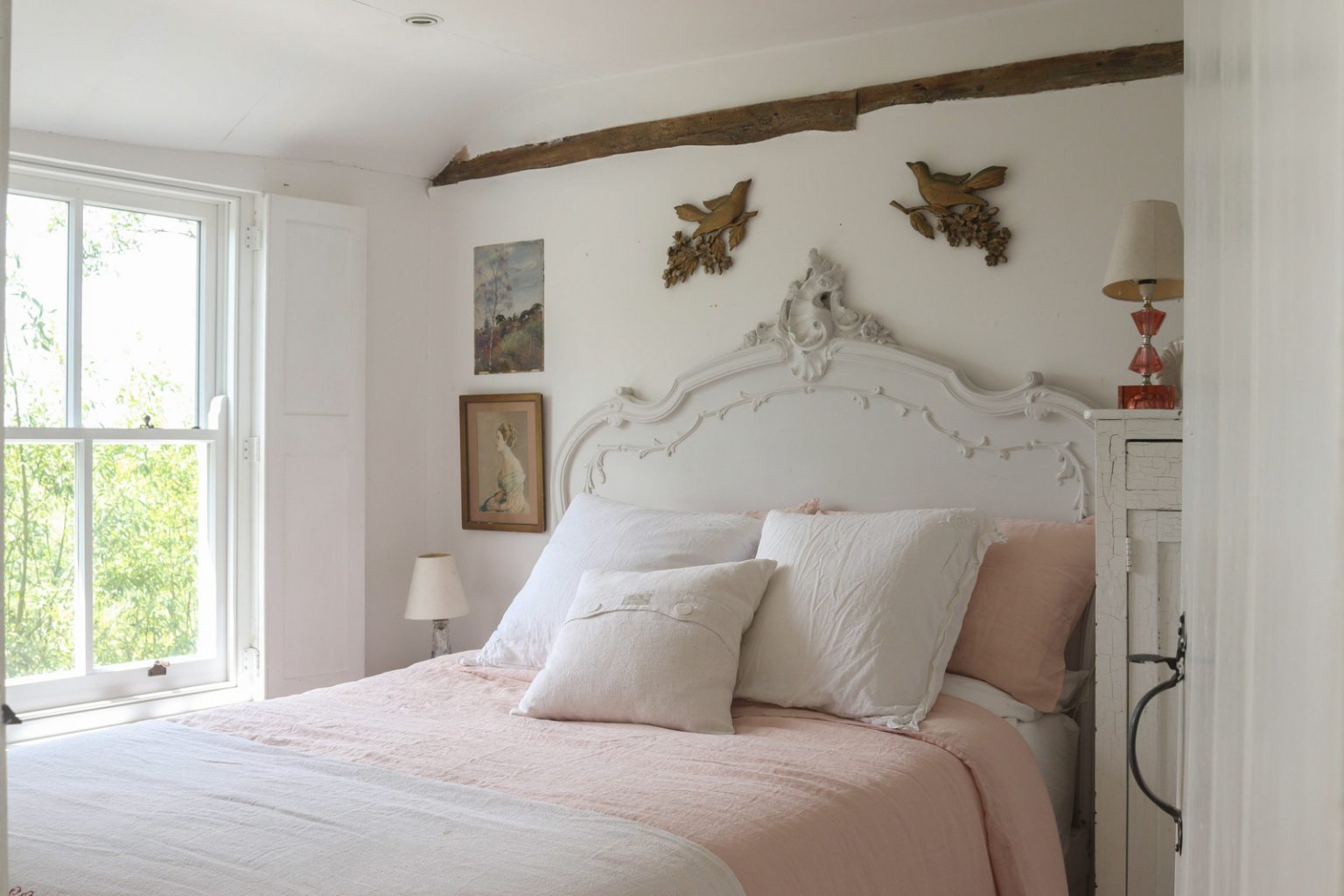 chambre maison anglaise décoration country chic blanche