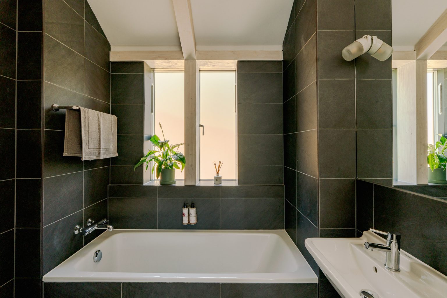 salle de bain grise