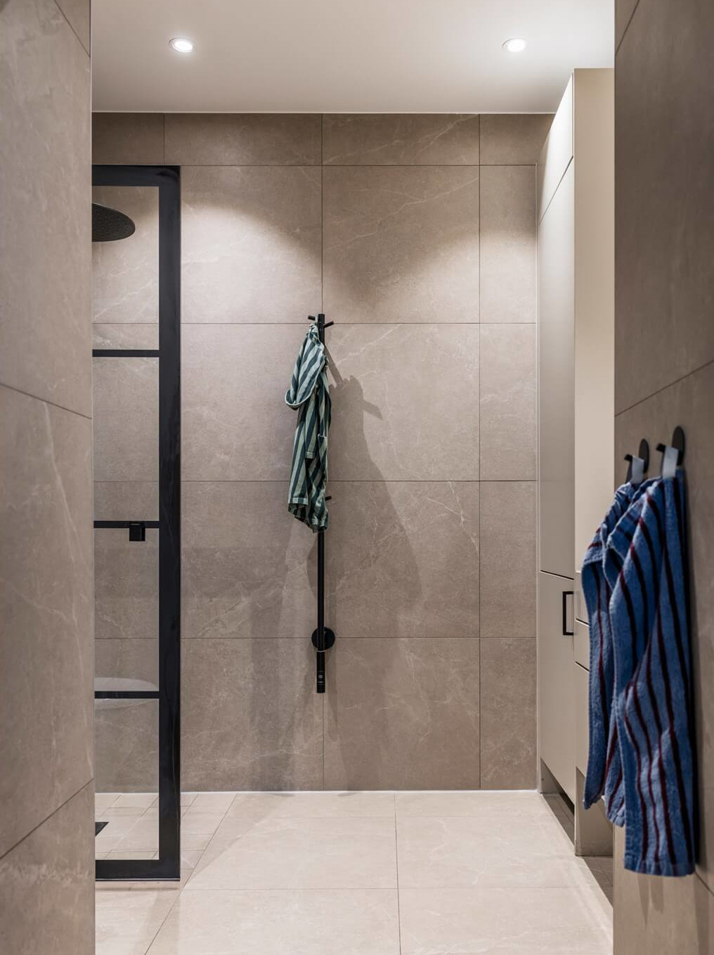 salle de douche avec paroi verrière industrielle salle de douche avec paroi verrière industrielle