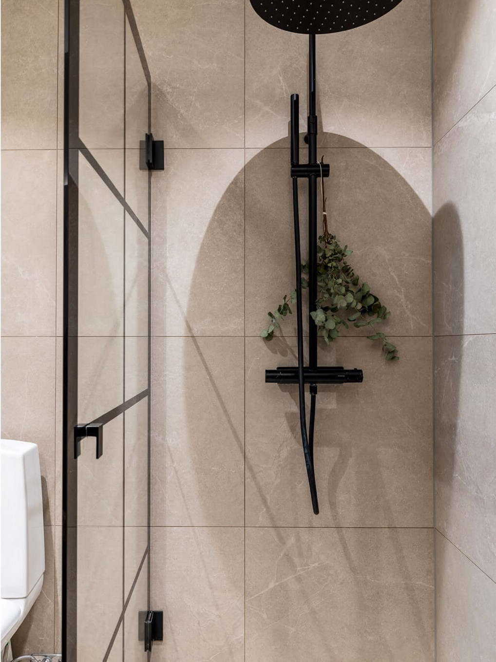 salle de douche avec paroi verrière industrielle salle de douche avec paroi verrière industrielle