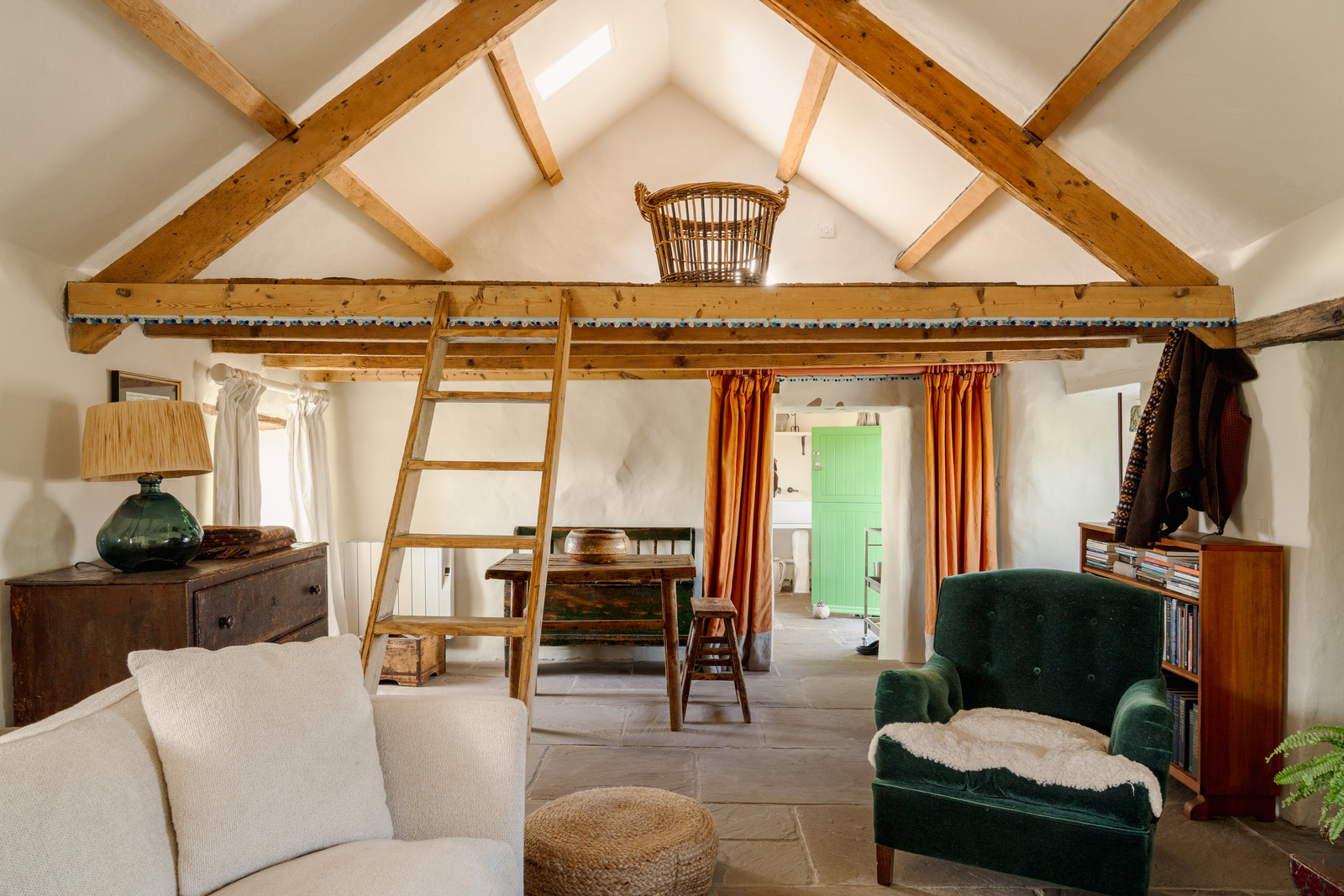 Une petite maison galloise rénovée de 80m2 entre pierre et mer