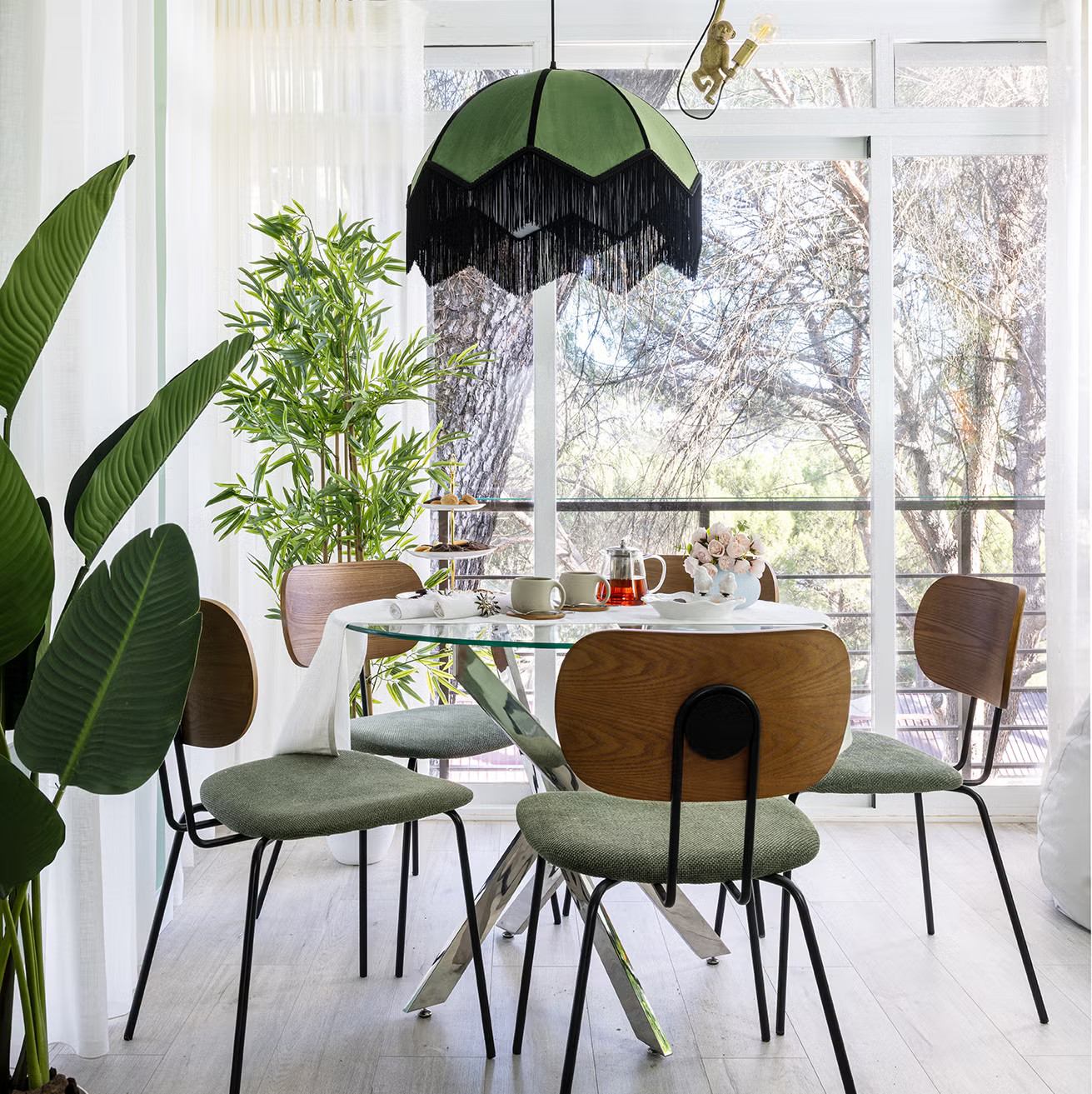 salle à manger avec baie vitrée décoration verte appartement de 58m2 salle à manger avec baie vitrée décoration verte appartement de 58m2