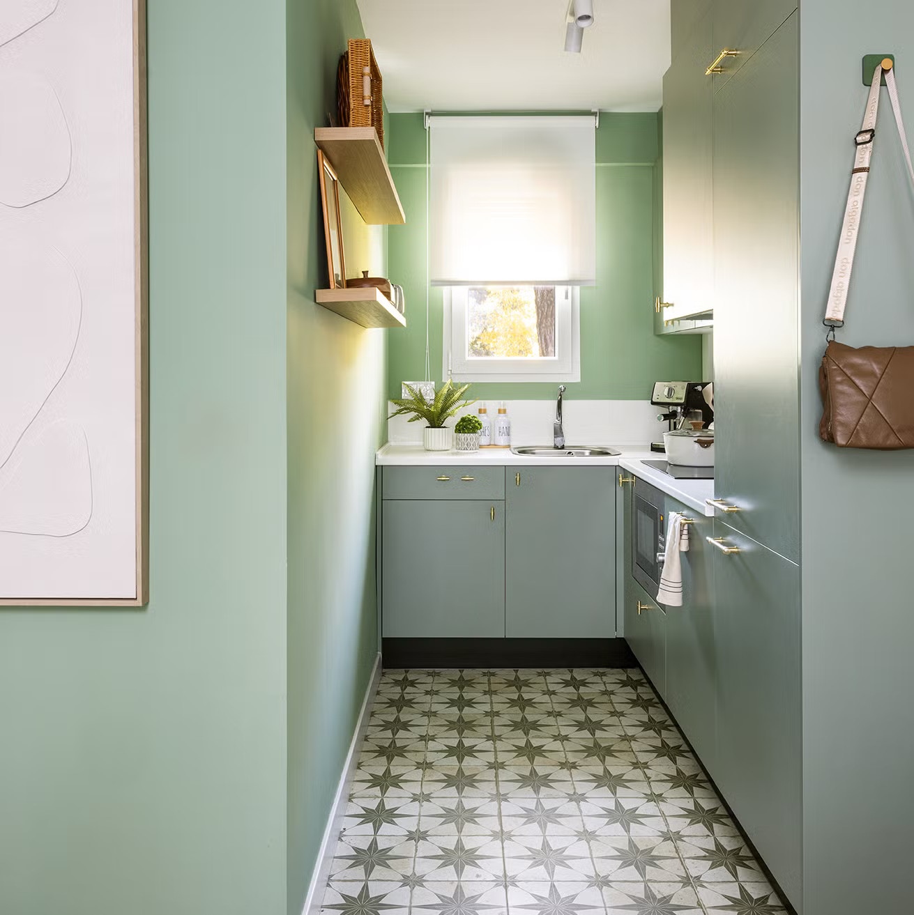 cuisine sol carreaux de ciment décoration verte appartement de 58m2 cuisine sol carreaux de ciment décoration verte appartement de 58m2