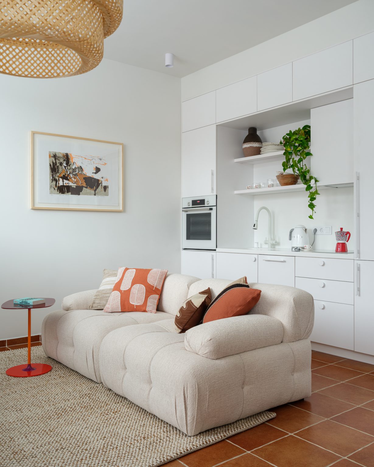 cuisine salon décoration vintage appartement rénové de trois-pièces de 50m2 seulement optimisé