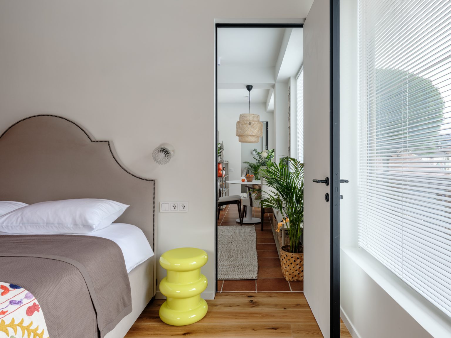 chambre décoration classique chic appartement rénové de trois-pièces de 50m2 seulement optimisé