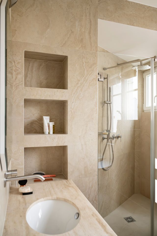 modern bathroom apartment Paris photo ©Julien Pepy