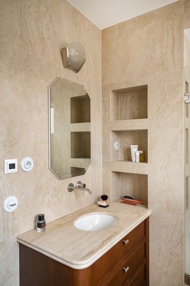 modern bathroom apartment Paris photo ©Julien Pepy
