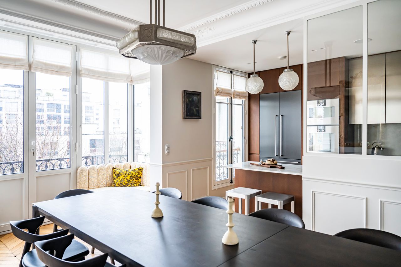 dining room and semi open kitchen contemporary decor Haussmann-style Parisian apartment photo ©Julien Pepy