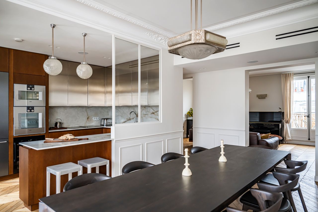 dining room and semi open kitchen contemporary decor Haussmann-style Parisian apartment photo ©Julien Pepy