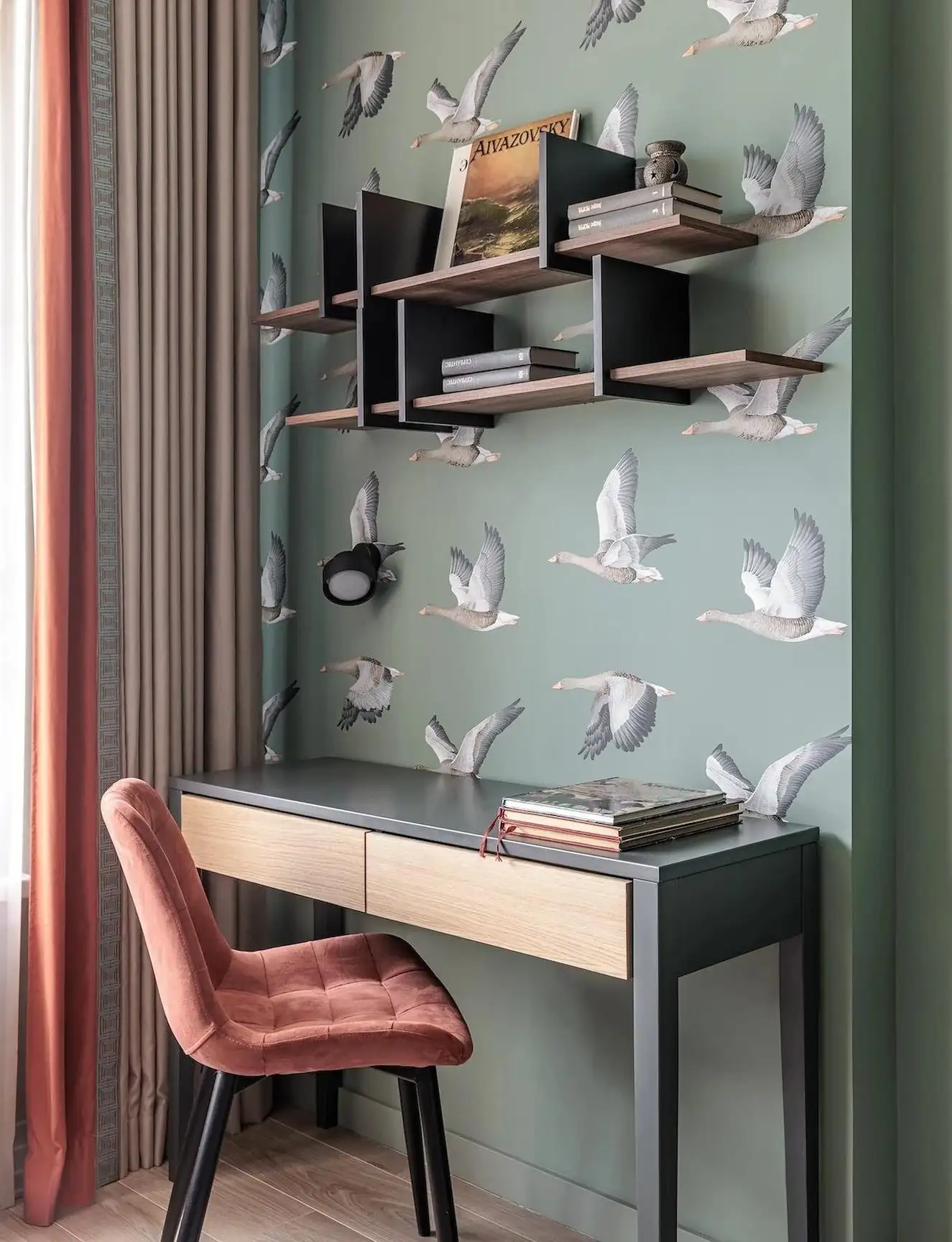 bureau papier-peint vert avec des oies décoration contemporaine studio 39m2 bureau papier-peint vert avec des oies décoration contemporaine studio 39m2