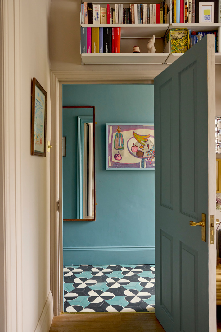 couloir avec carreaux de ciment polychrome maison victorienne agrandie Londres couloir avec carreaux de ciment polychrome maison victorienne agrandie Londres