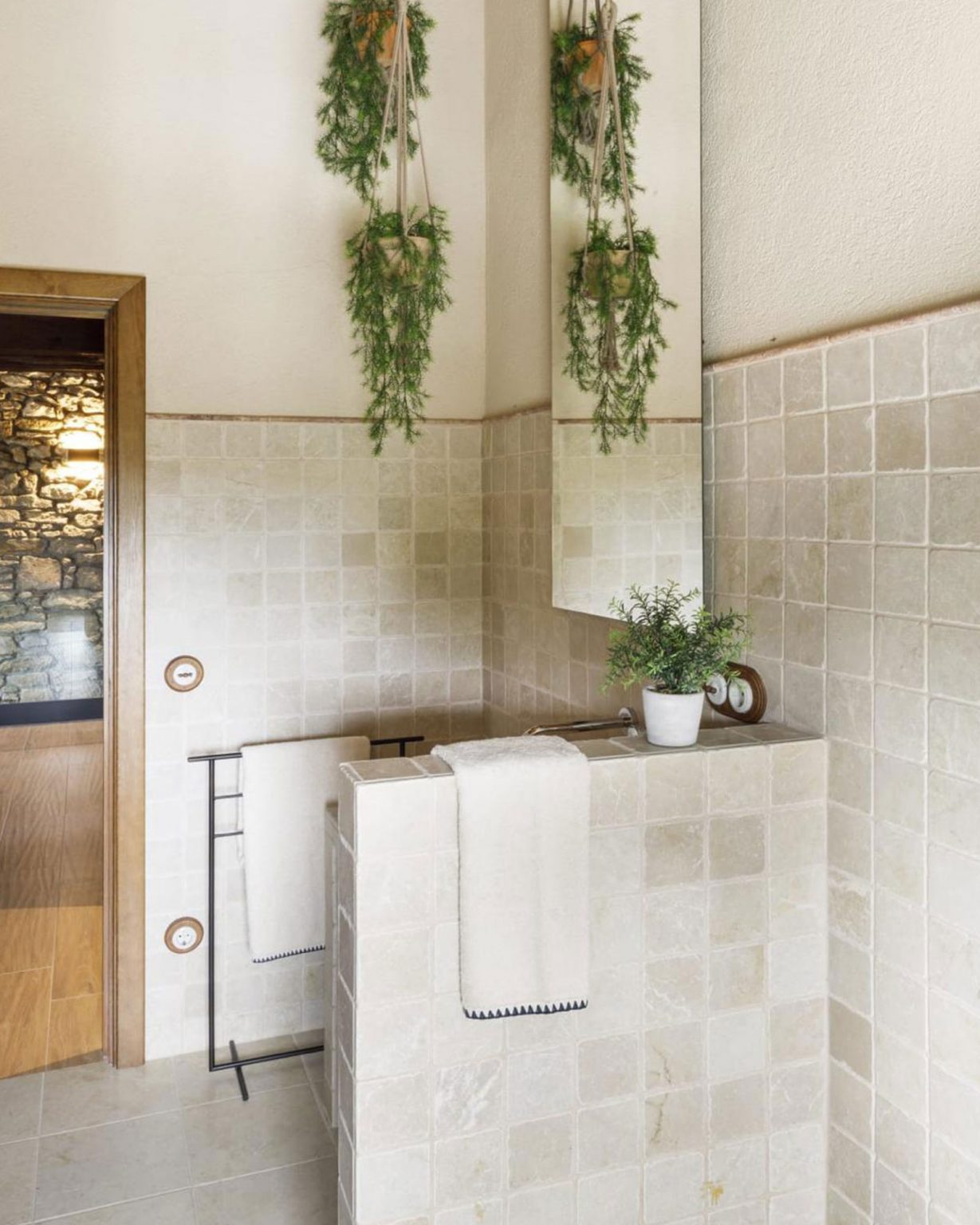 salle de bain rustique chic maison catalane Mas Summit