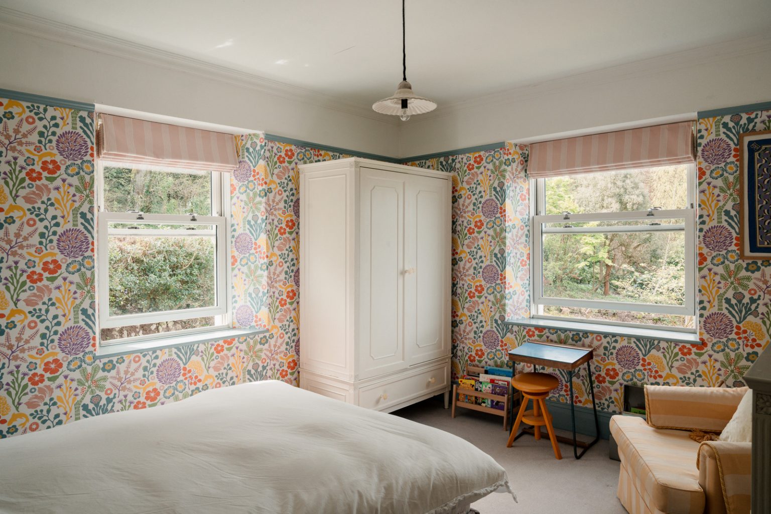 chambre papier-peint fleuri maison victorienne décoration vintage chambre papier-peint fleuri maison victorienne décoration vintage