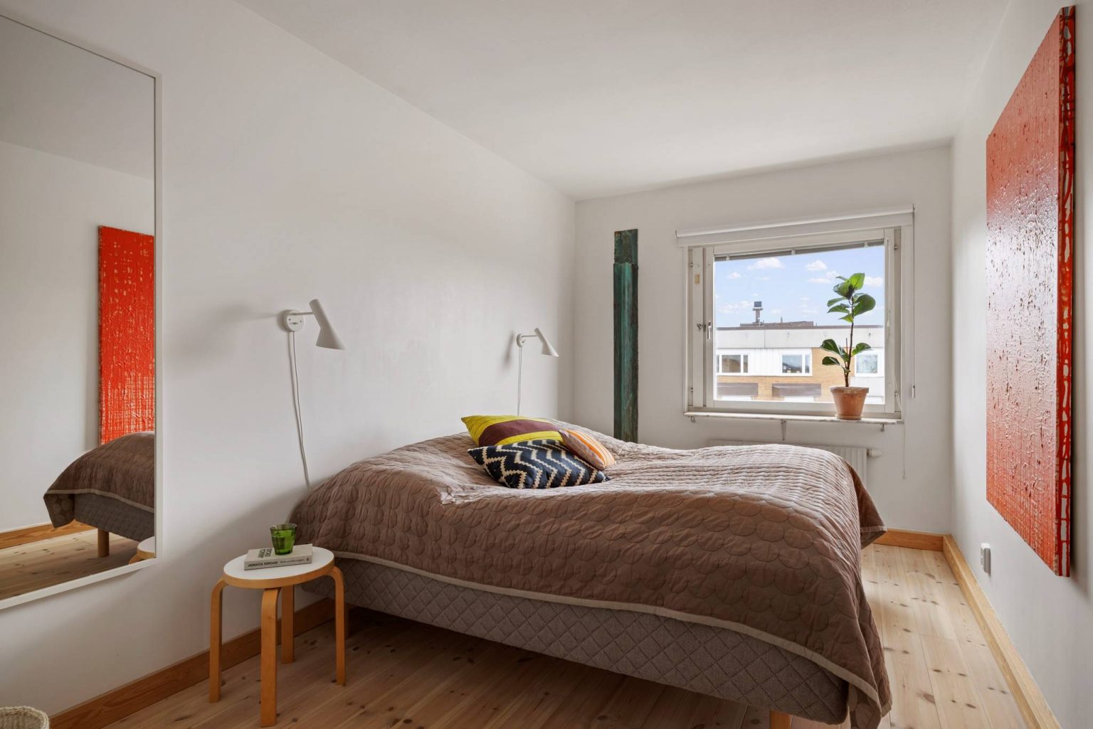 chambre appartement au style sixties décoration colorée