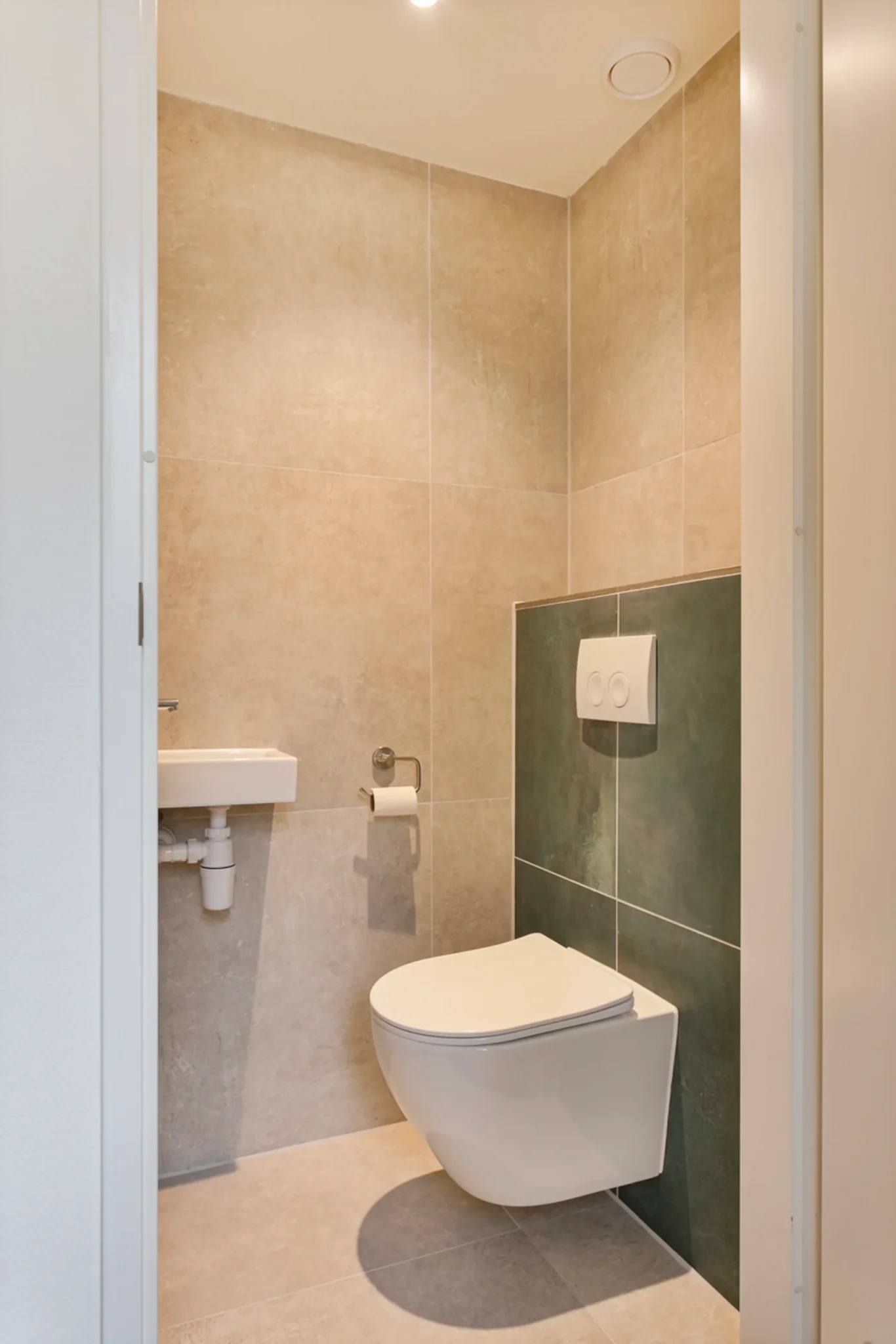 toilettes modernes vertes et beige