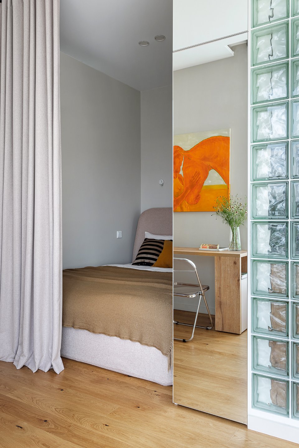 chambre dans alcôve avec des briques de verre dans un studio de 30m2 chambre dans alcôve avec des briques de verre dans un studio de 30m2