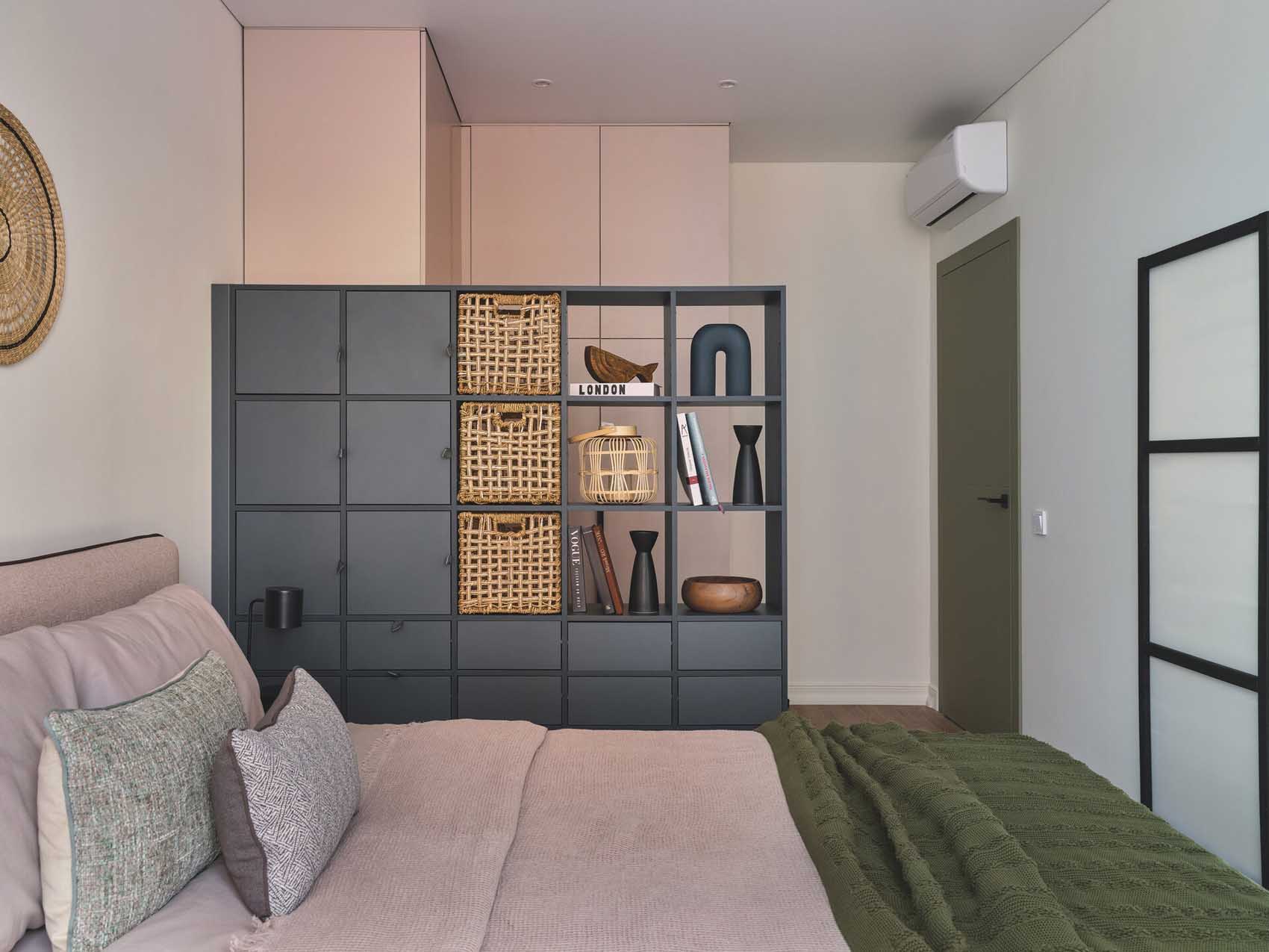 chambre avec dressing intégré décoration contemporaine colorée deux-pièces 42m2 chambre avec dressing intégré décoration contemporaine colorée deux-pièces 42m2