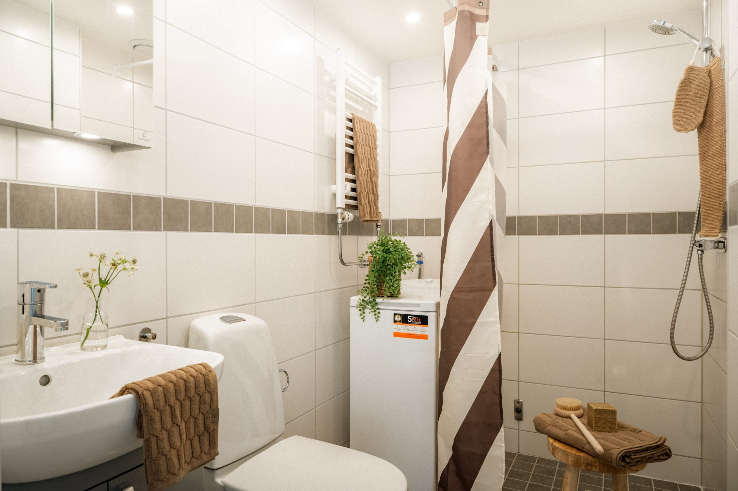 salle de bain blanche et marron salle de bain blanche et marron