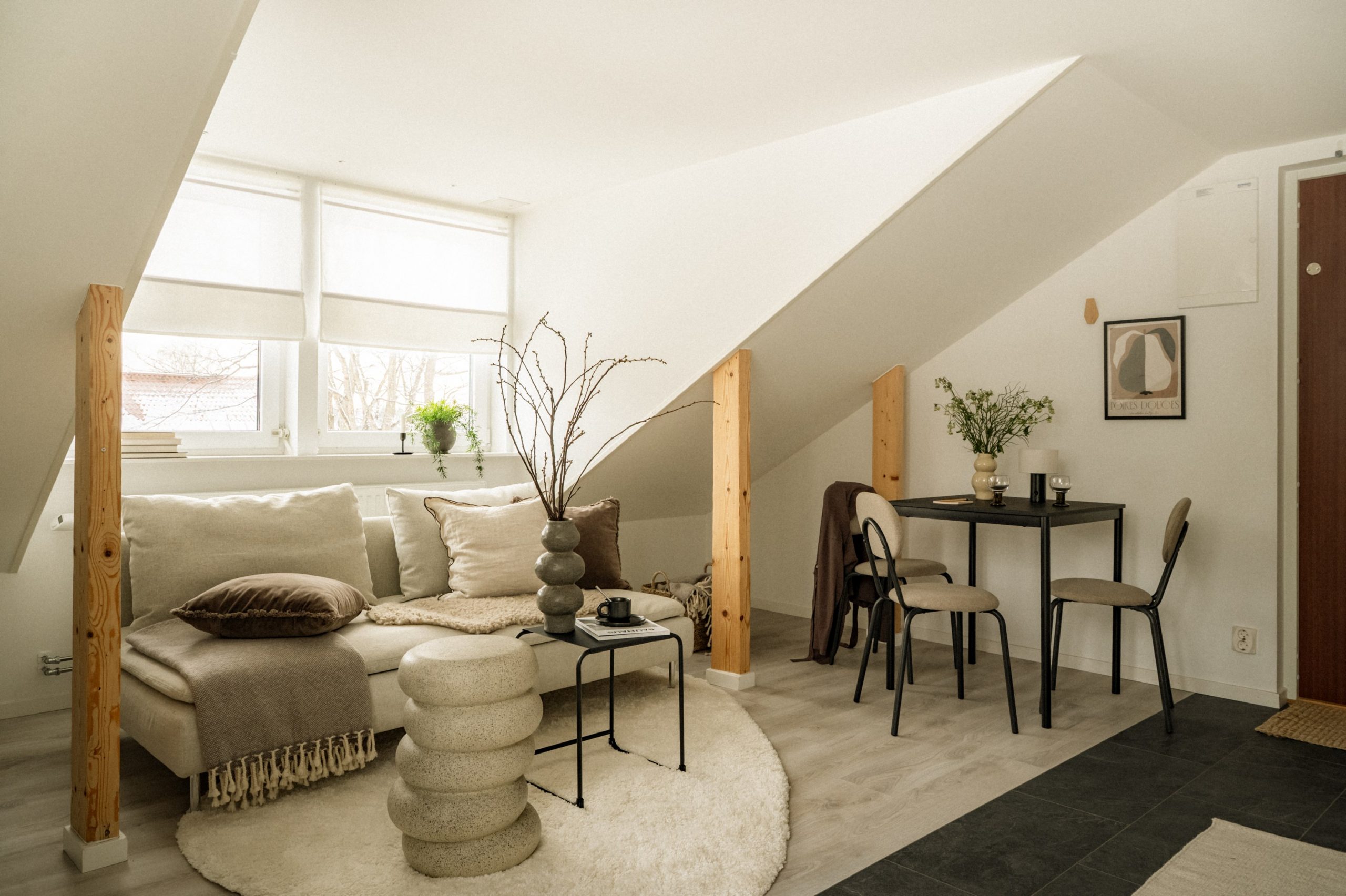 salon décoration scandinave beige appartement mansardé 34m2 salon décoration scandinave beige appartement mansardé 34m2