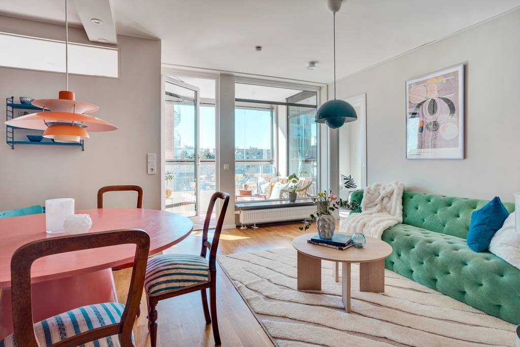 Un appartement moderne et coloré de 76m2 où l'on mixe styles et couleurs