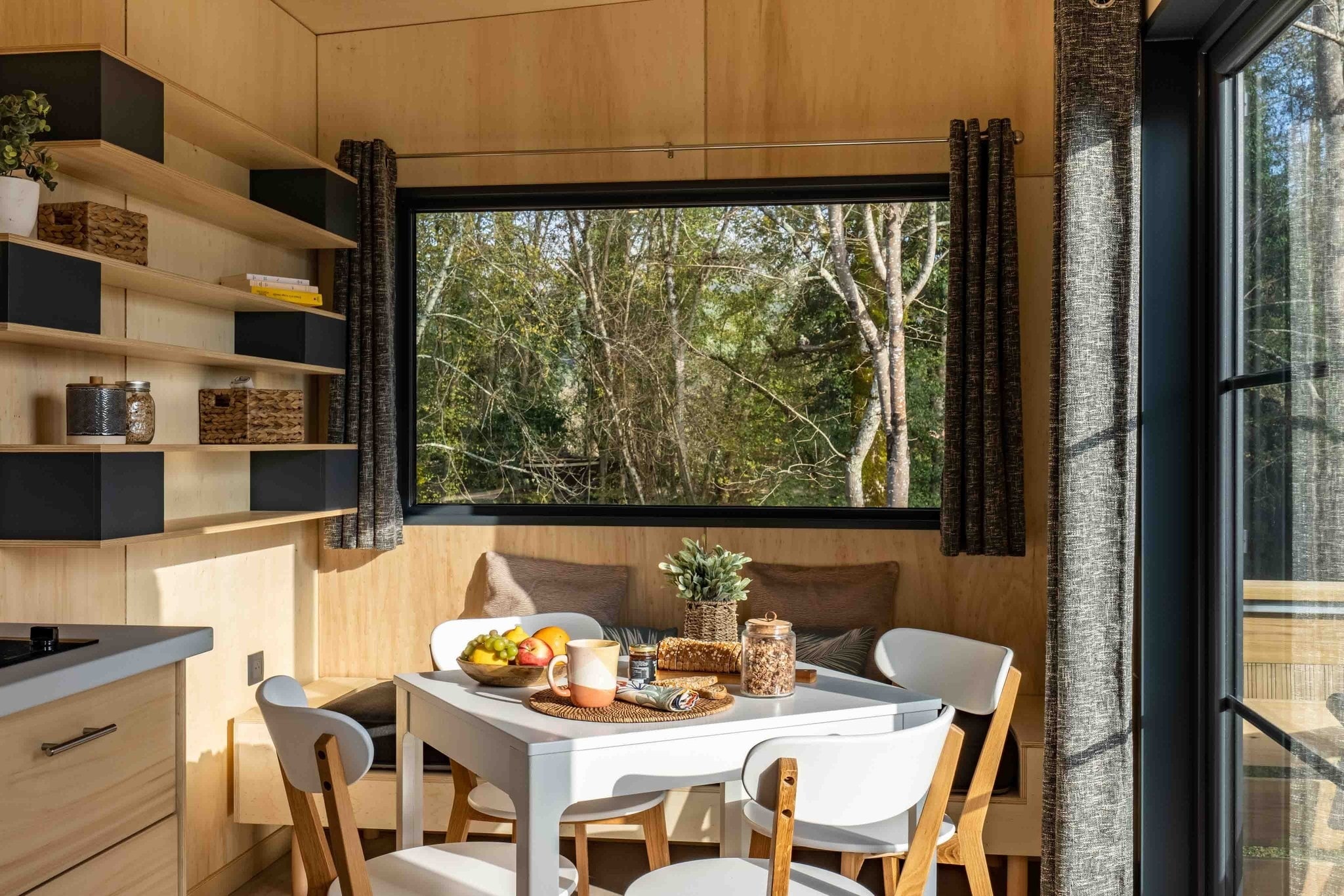 dining room 18sqm French tiny house "L'indépendante" by Ideal Tiny