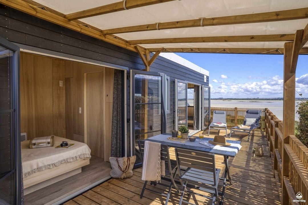 terrace 18sqm French tiny house "L'indépendante" by Ideal Tiny