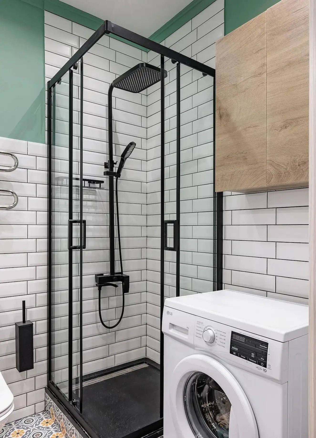 salle de bain verte sol carreaux vintage carrelage métro blanc décoration contemporaine studio 39m2 salle de bain verte sol carreaux vintage carrelage métro blanc décoration contemporaine studio 39m2