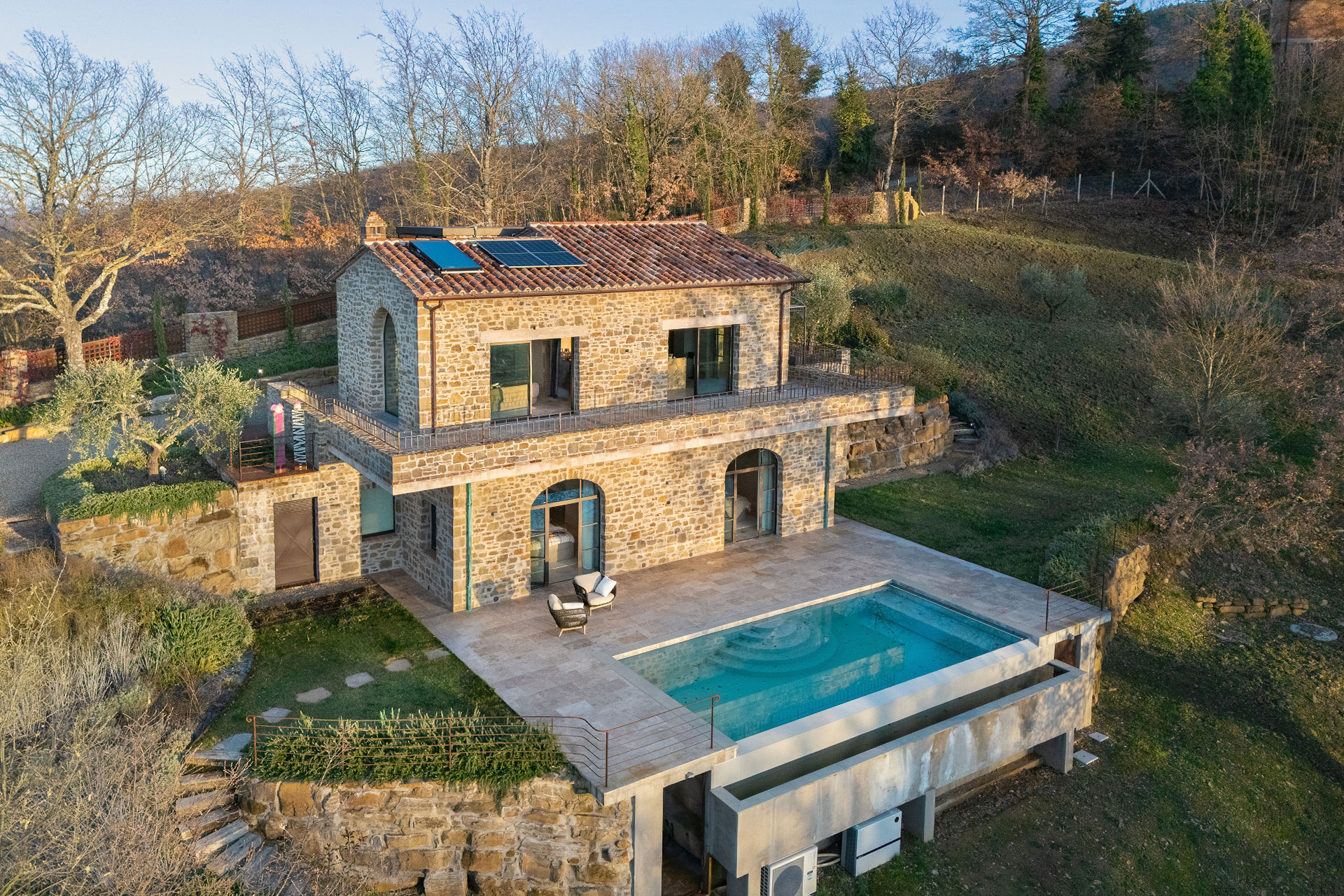 Voûtes en pierre, oliviers centenaires, vue sur la Toscane pour cette maison en pierres en Ombrie