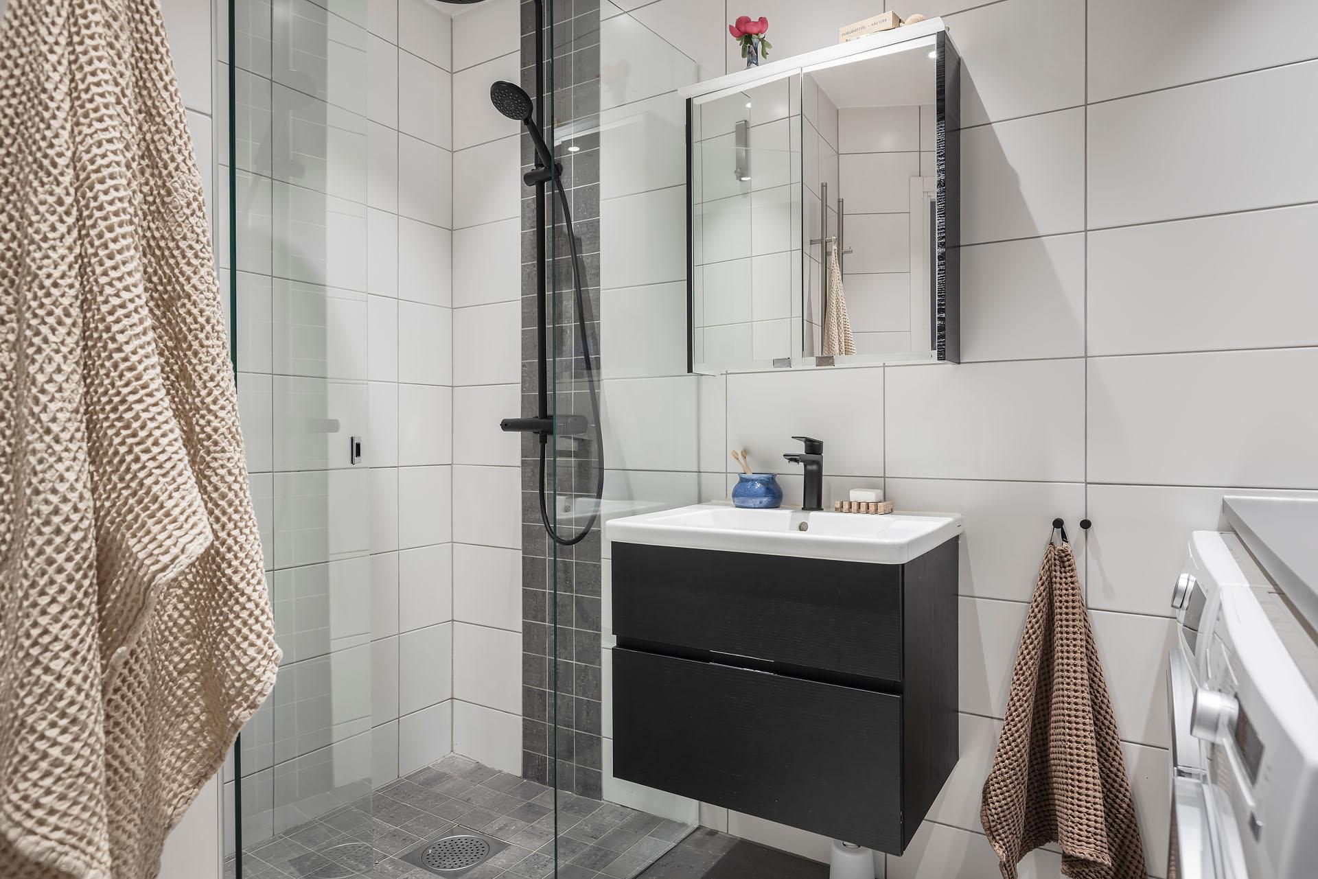 black and white modern bathroom black and white modern bathroom