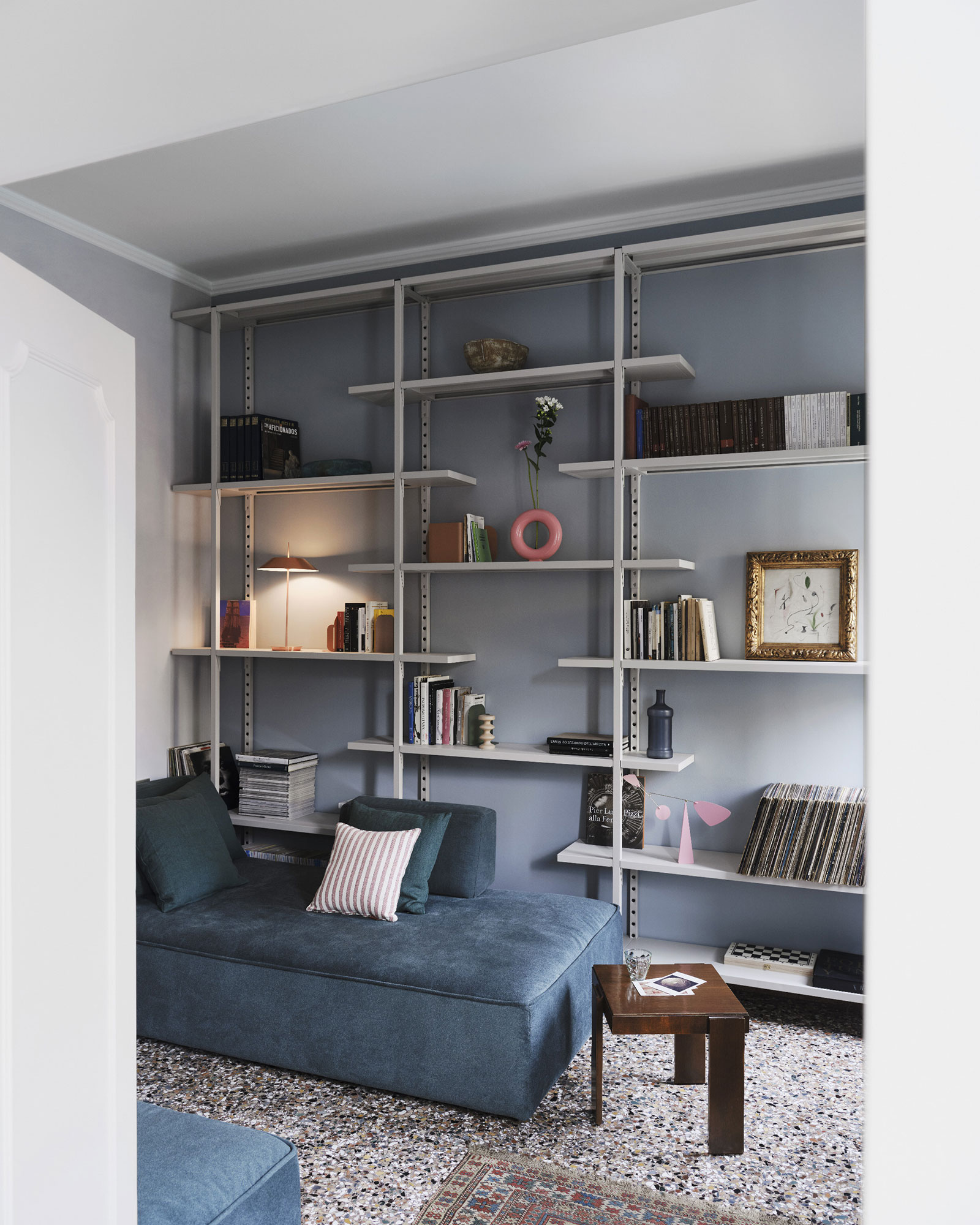 living room blue sofa designer decor house in Venice Casa della Sensa living room blue sofa designer decor house in Venice Casa della Sensa