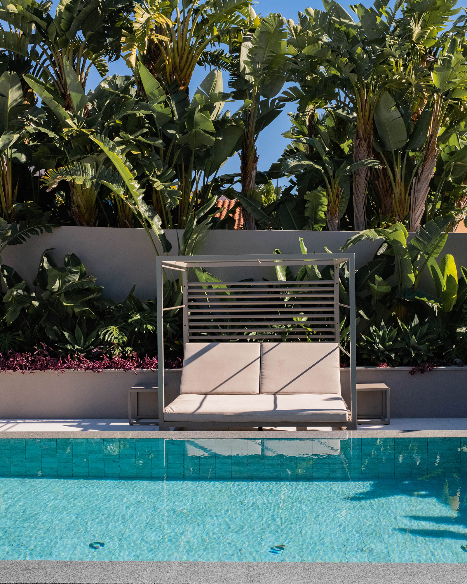 terrace with sun bed Casa Dima Algarve