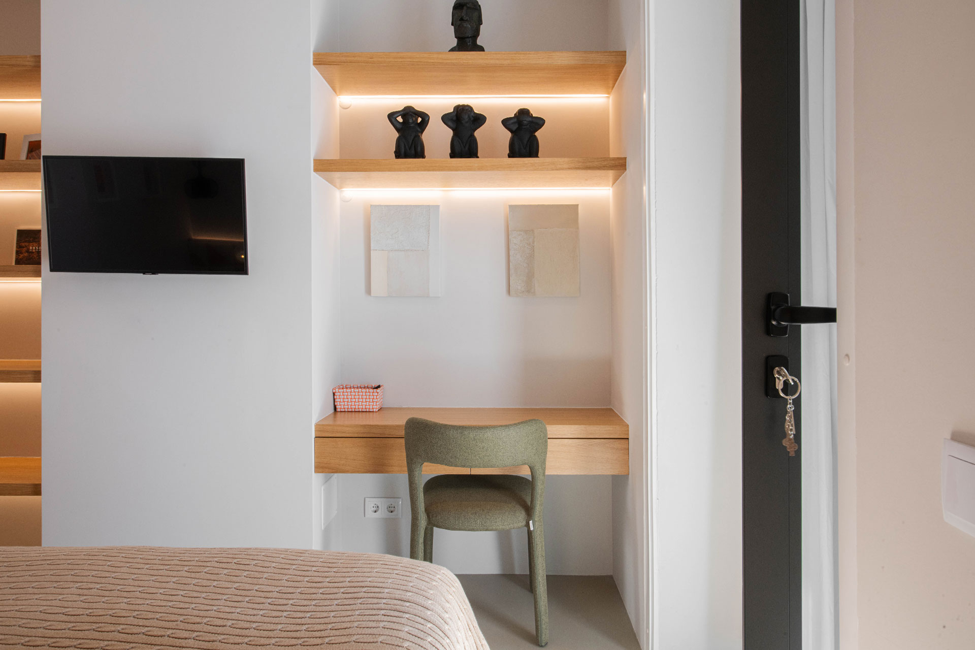 office in bedroom contemporary decor Casa Dima Algarve
