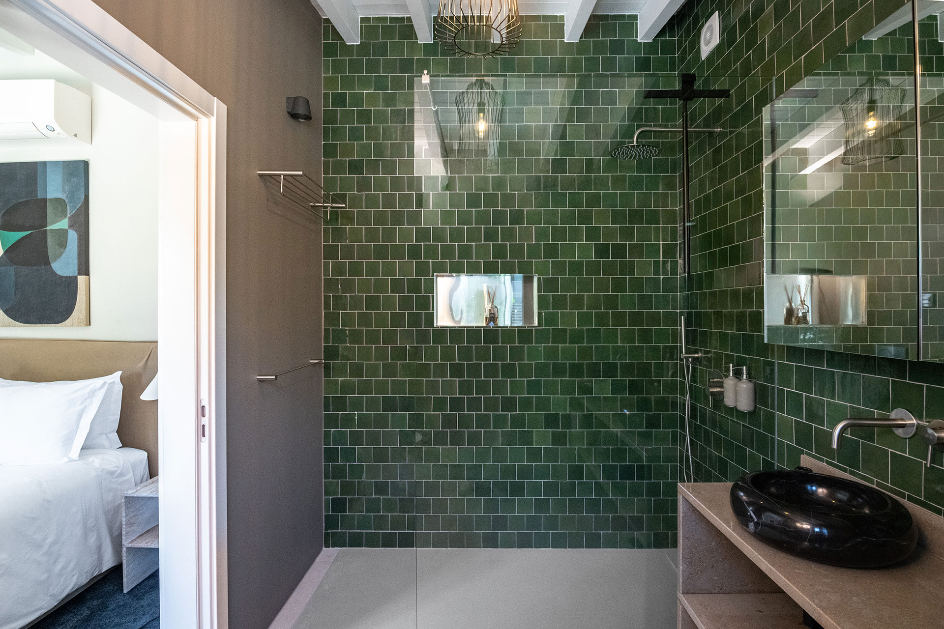 green tiled bathroom Casa Dima