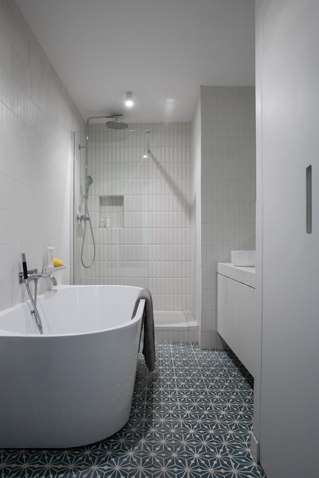 bathroom contemporay decor Photo: ©Pauline Legoff bathroom contemporay decor Photo: ©Pauline Legoff